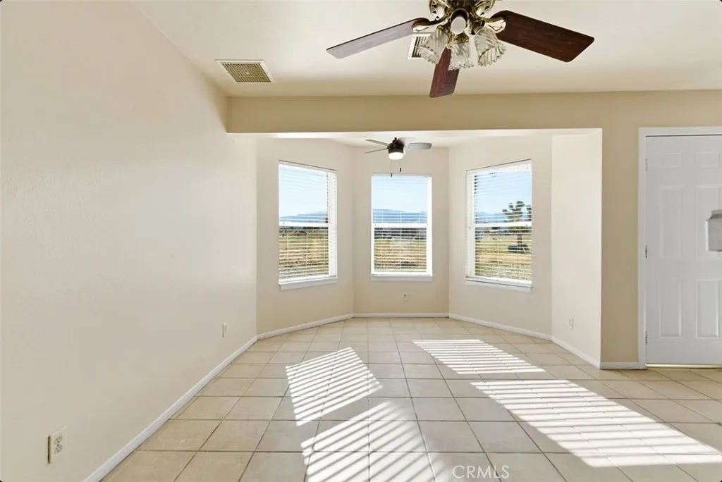 6895 Coyote Rd, Phelan, California 92371 home-pic-6